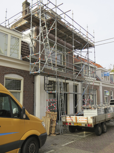 907857 Gezicht op de renovatie van het pand Lauwerecht 120-120bis te Utrecht. Tot voor kort was hier de smederij ...